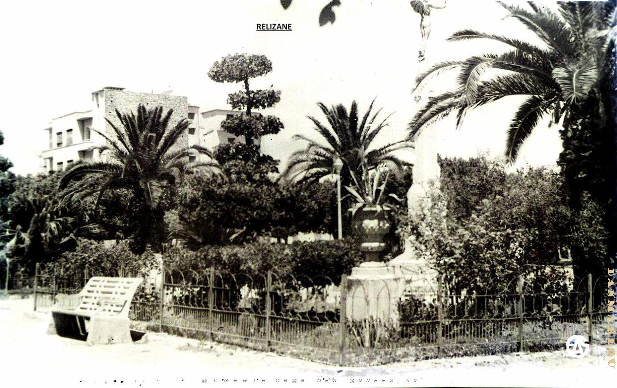 Relizane 090- Jardins de la poste .JPG